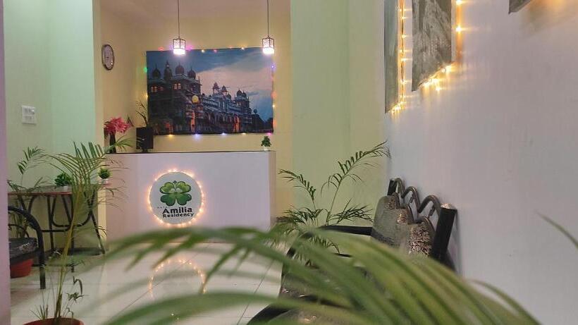 فندق Adh Amilia Residency