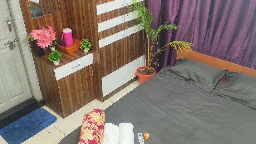 فندق Adh Amilia Residency