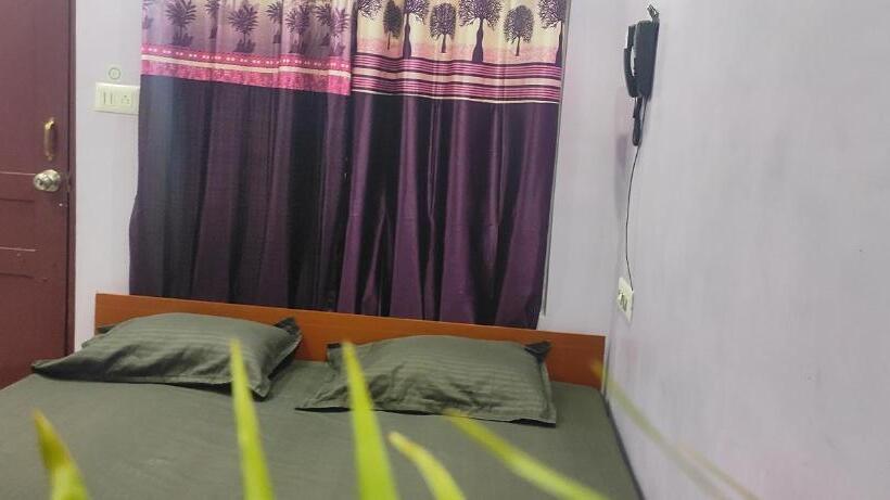 فندق Adh Amilia Residency