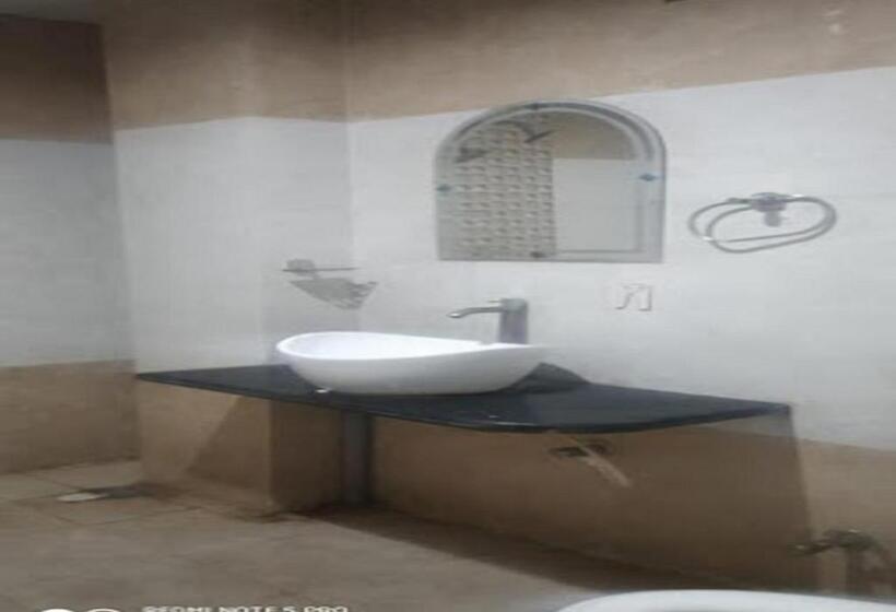 בית מלון כפרי Castle Inn & Restaurant  Mp