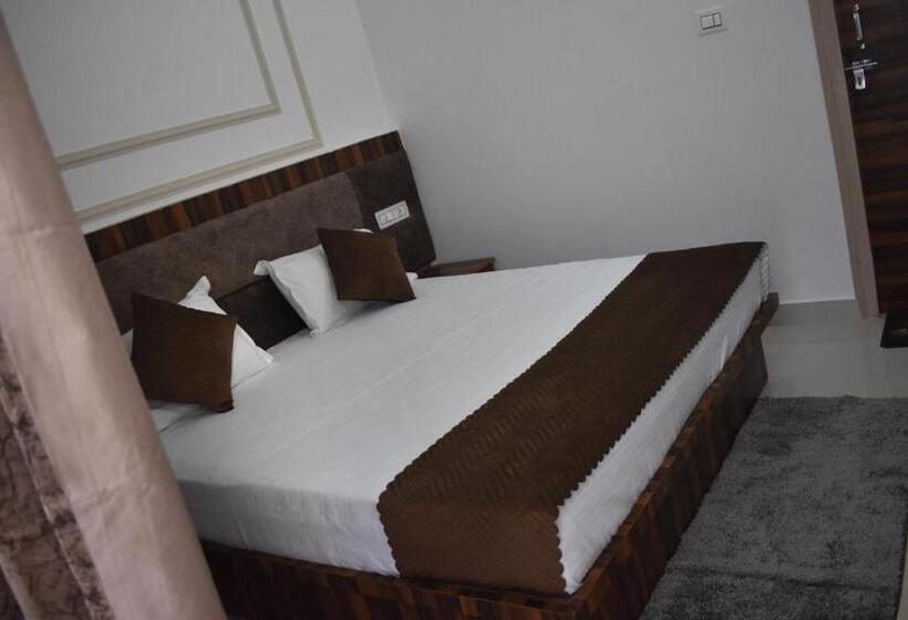 Chopta House Hotel And Restaurant