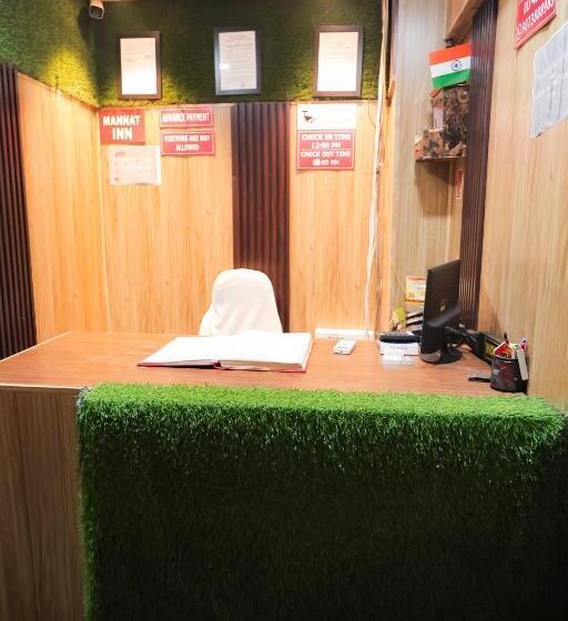 Отель Plan With Laxmi Nagar Metro