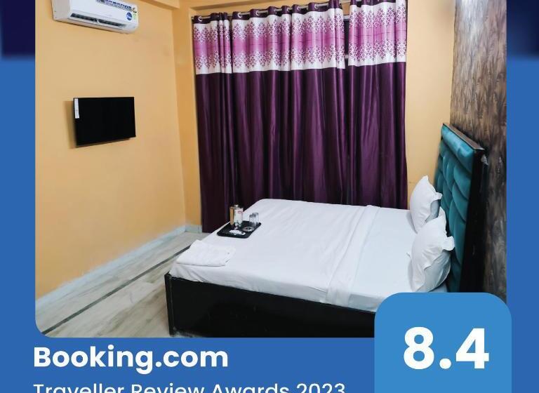 Отель Plan With Laxmi Nagar Metro