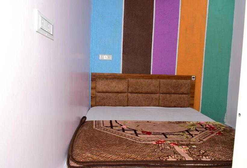 ホテル Ganraj Shranam