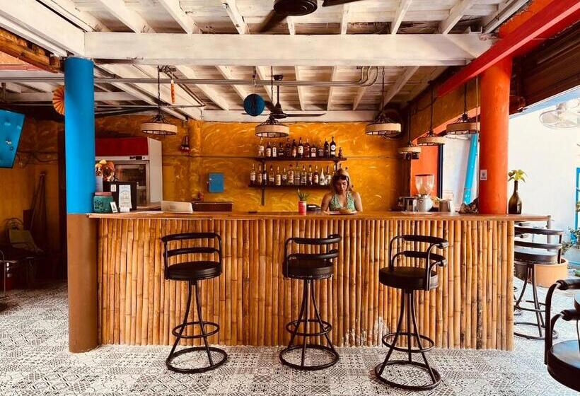 호텔 Havana Nights Phi Phi