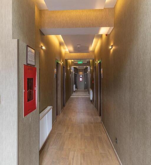 هتل Hilltop Management Group