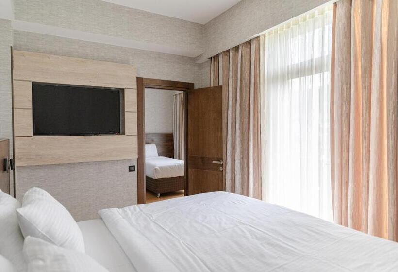 هتل Hilltop Management Group