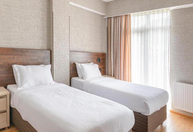 هتل Hilltop Management Group