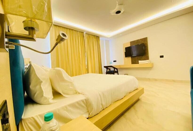 酒店 Holiday Grand Unit A Fabebo Group