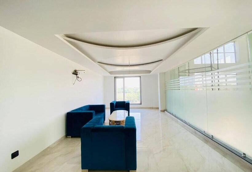 酒店 Holiday Grand Unit A Fabebo Group