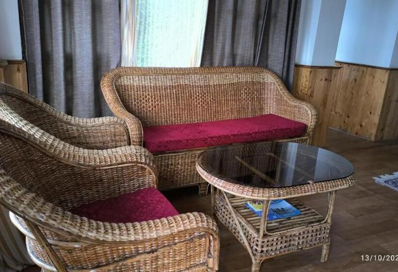 בית מלון כפרי Kabur