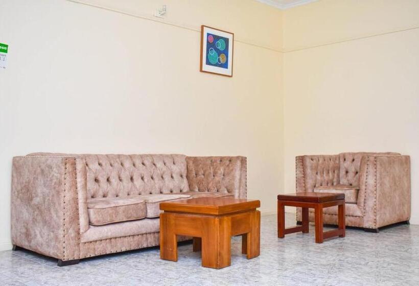 Отель Kisumu B&b: Cozy Stay & Secure Parking