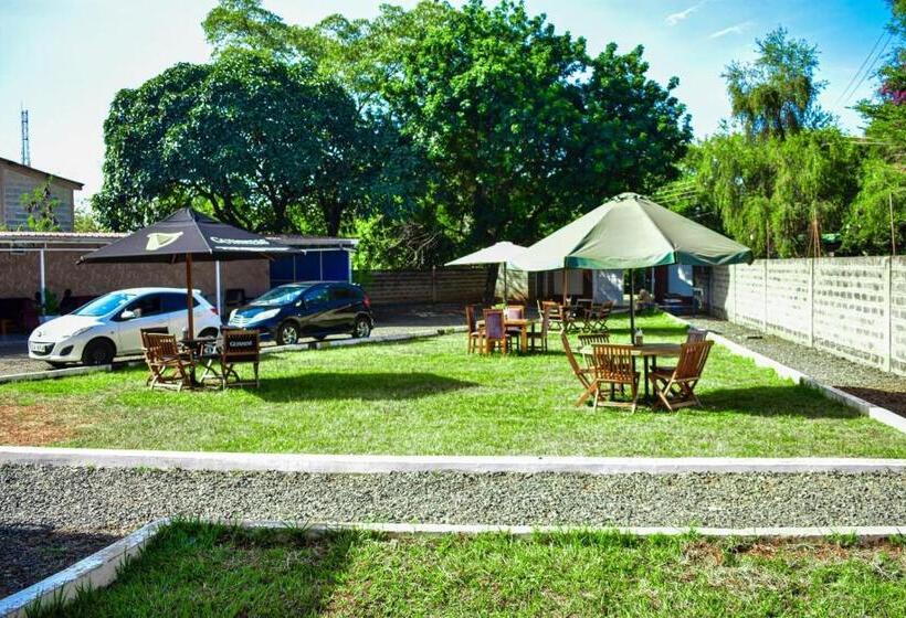 Отель Kisumu B&b: Cozy Stay & Secure Parking