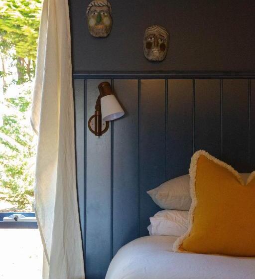 ホテル Log Box Red Hill