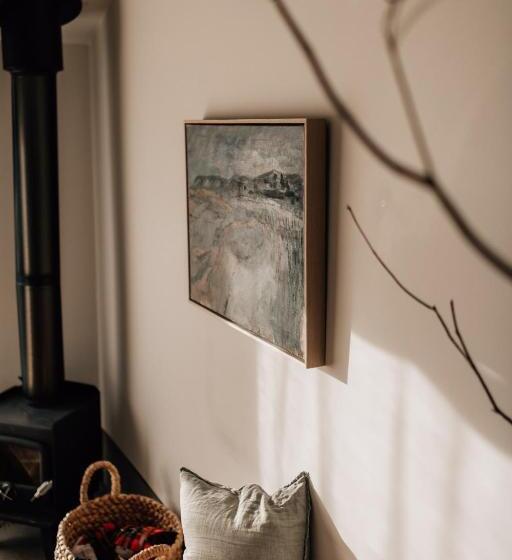 Отель Log Box Red Hill