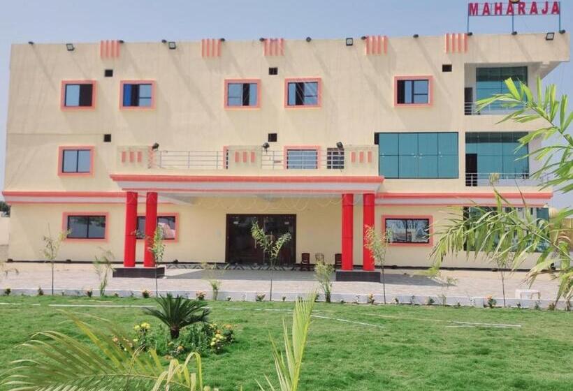 בית מלון כפרי Maharaja Resort And