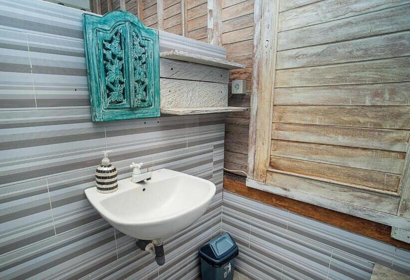 בית מלון כפרי Nusa View   Hakuna Matata