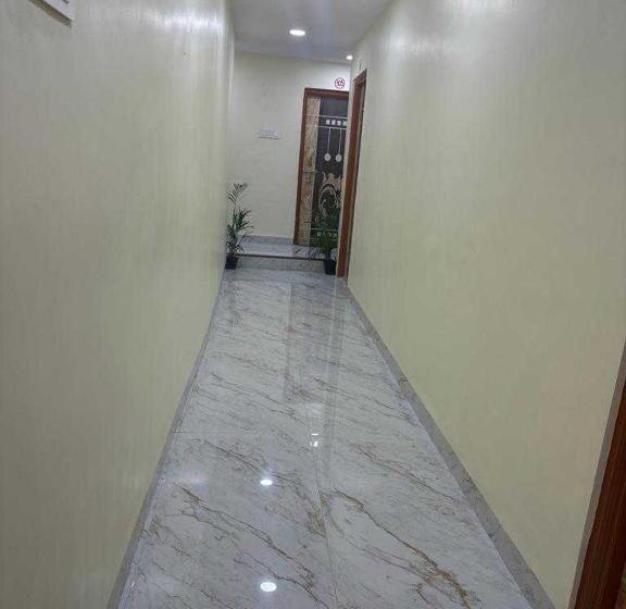 בית מלון כפרי Oyo Ekta Lodging And Boarding