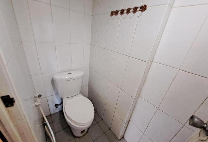 Отель Oyo Life 93106 Apartement Grand Sentraland By Andi