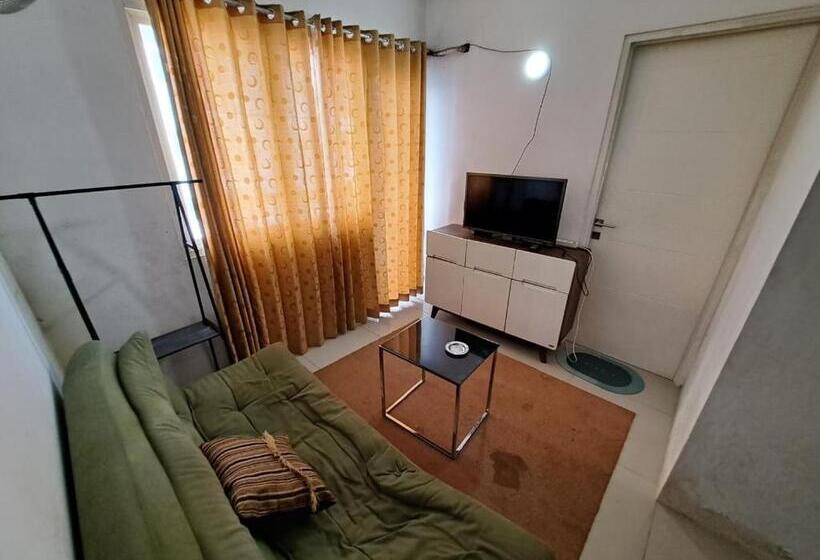 Отель Oyo Life 93106 Apartement Grand Sentraland By Andi