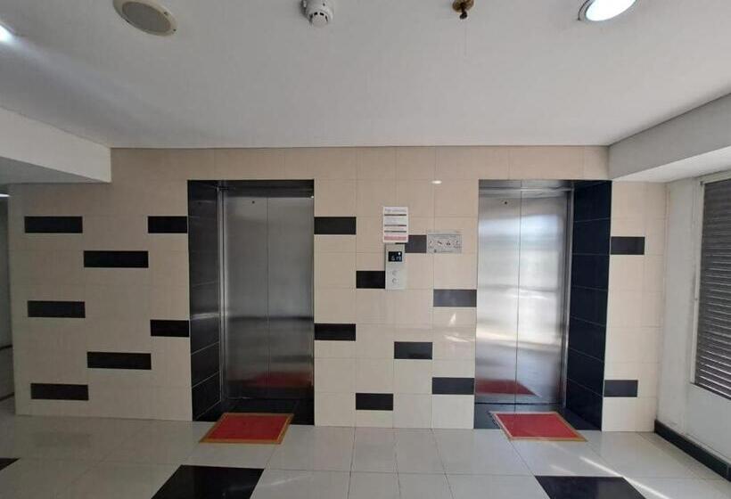 Отель Oyo Life 93106 Apartement Grand Sentraland By Andi