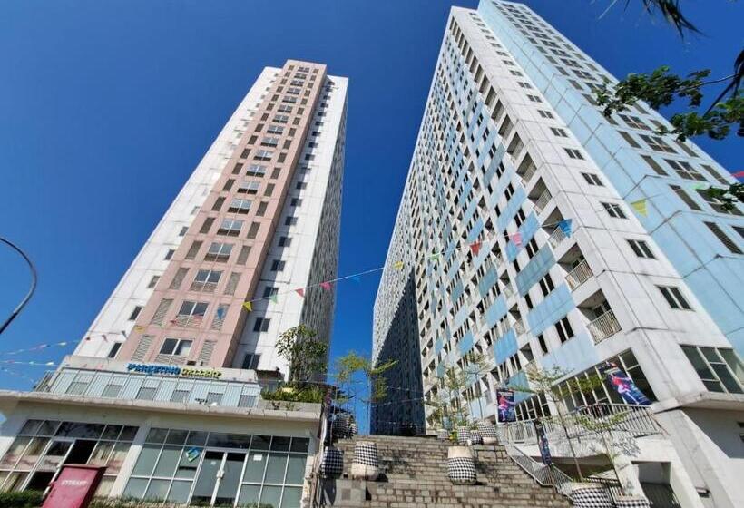 Отель Oyo Life 93106 Apartement Grand Sentraland By Andi