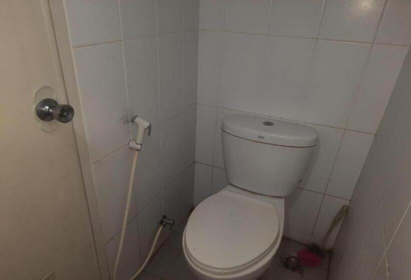 ホテル Oyo Life 93139 Apartemen Grand Sentraland By Evi