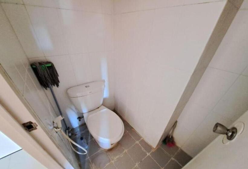 ホテル Oyo Life 93139 Apartemen Grand Sentraland By Evi