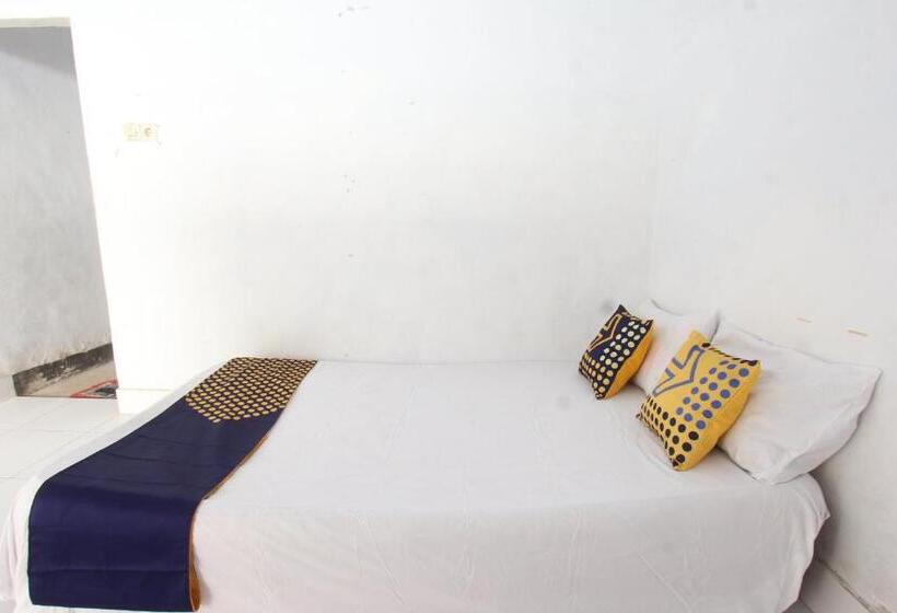 Отель Oyo Life 93153 Kos Jenggala