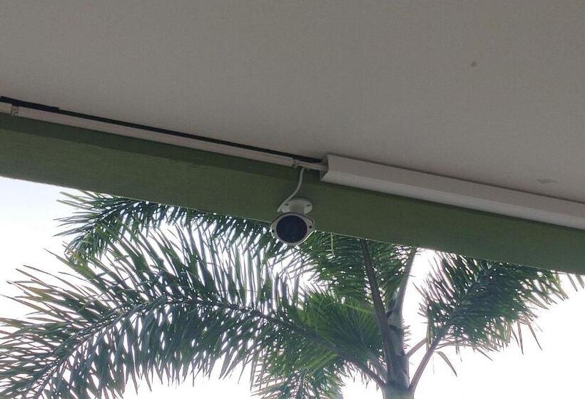 Отель Oyo Life 93153 Kos Jenggala