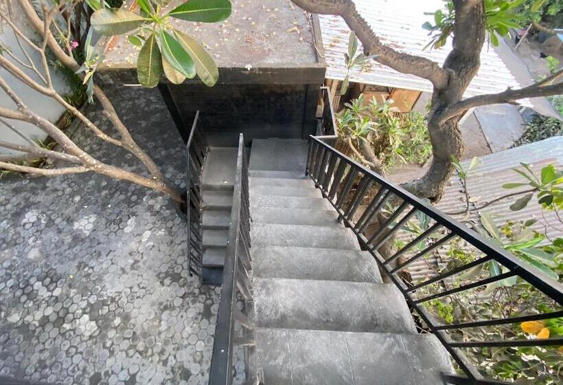 בית מלון כפרי Oyo Life 93155 Wisma Sarah