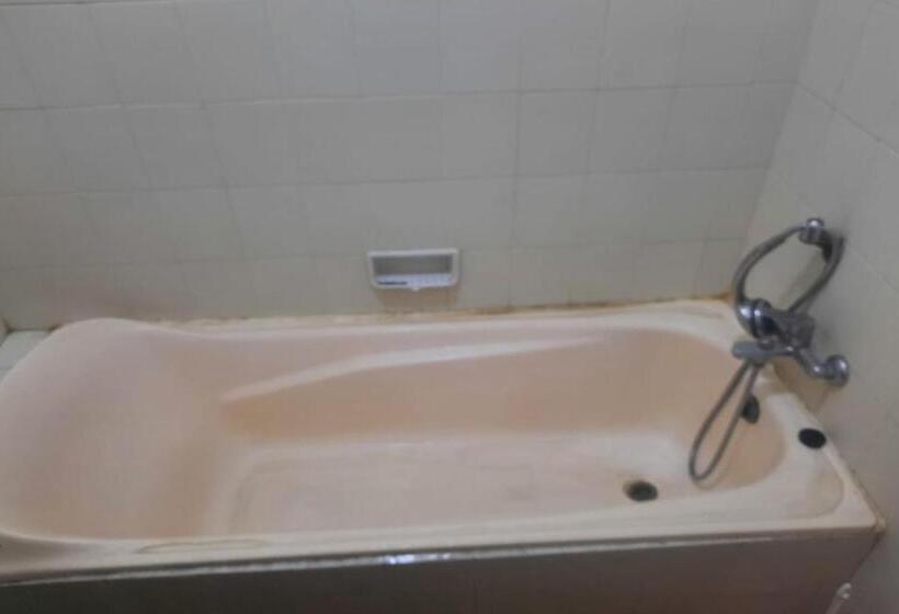 ホテル Oyo Life 93160 Kost Jenny Karawang