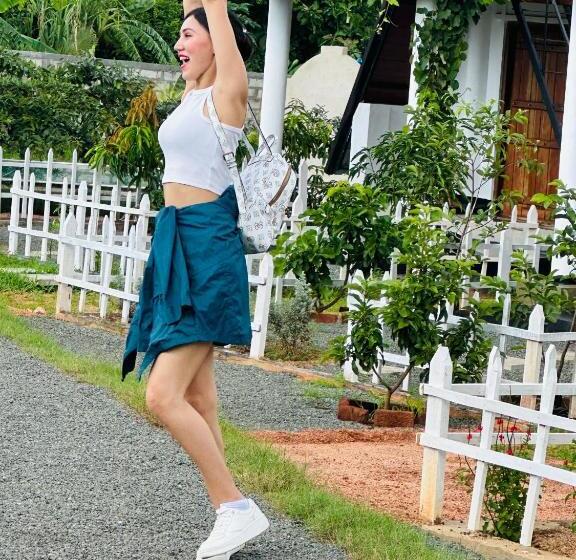 Отель Pahana Village