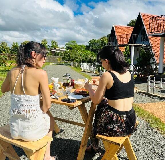 Отель Pahana Village