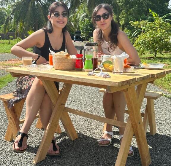 Отель Pahana Village