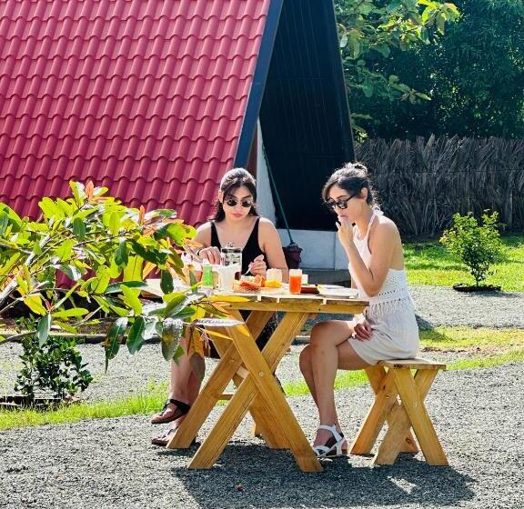 Отель Pahana Village