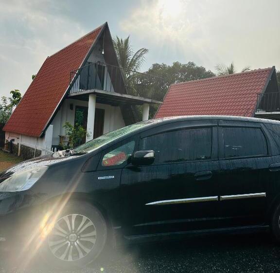 Отель Pahana Village