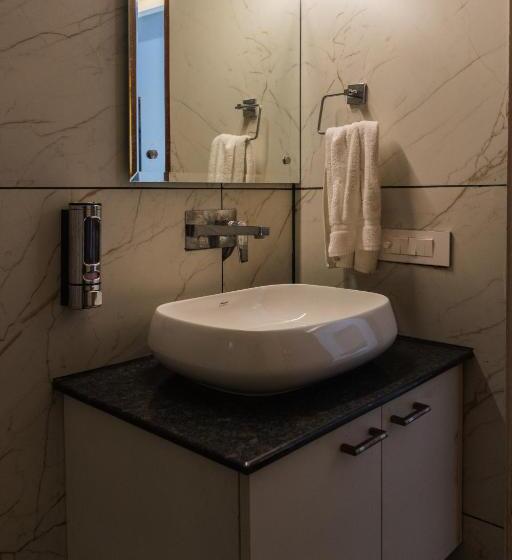 The Lodgers Hotel Near India Expo Centre & Mart Greater Noida