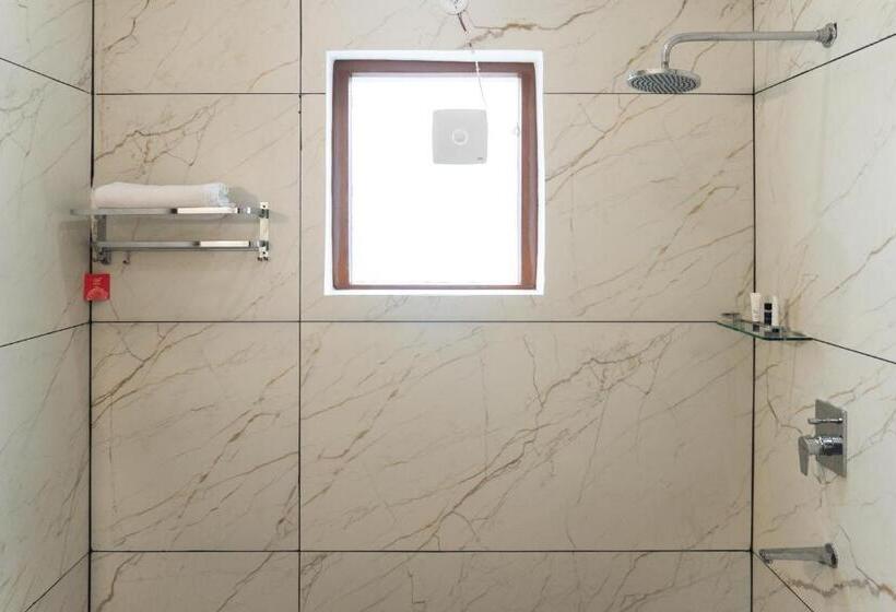 The Lodgers Hotel Near India Expo Centre & Mart Greater Noida