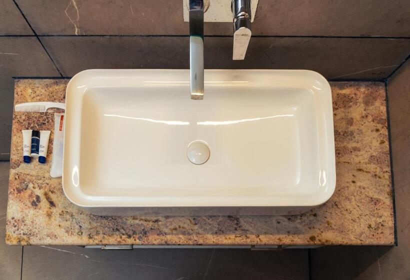 The Lodgers Hotel Near India Expo Centre & Mart Greater Noida