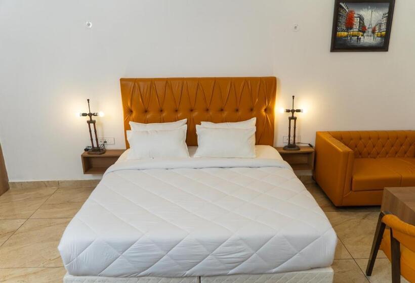 The Lodgers Hotel Near India Expo Centre & Mart Greater Noida