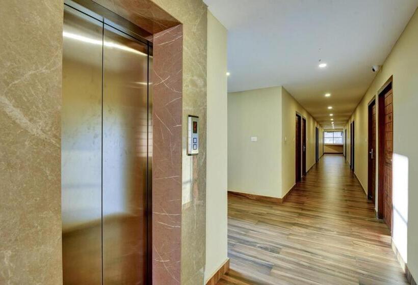 هتل Spot On Inn Town Residency