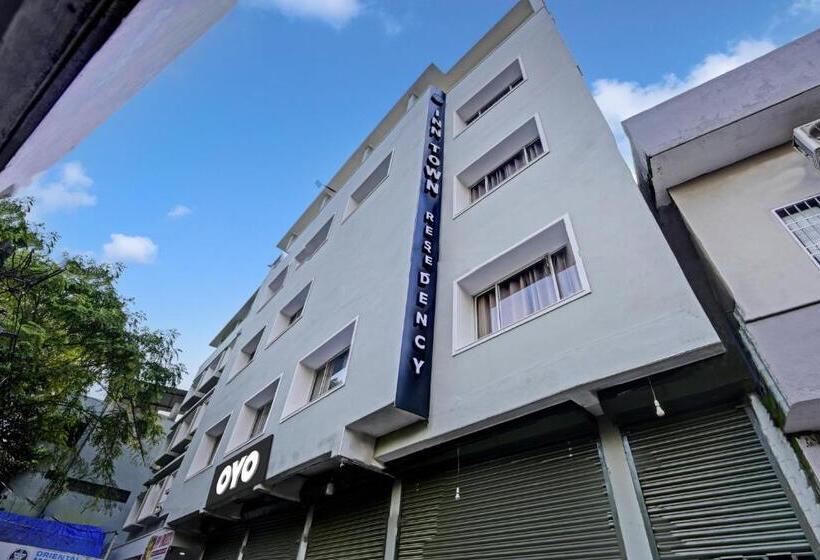 هتل Spot On Inn Town Residency