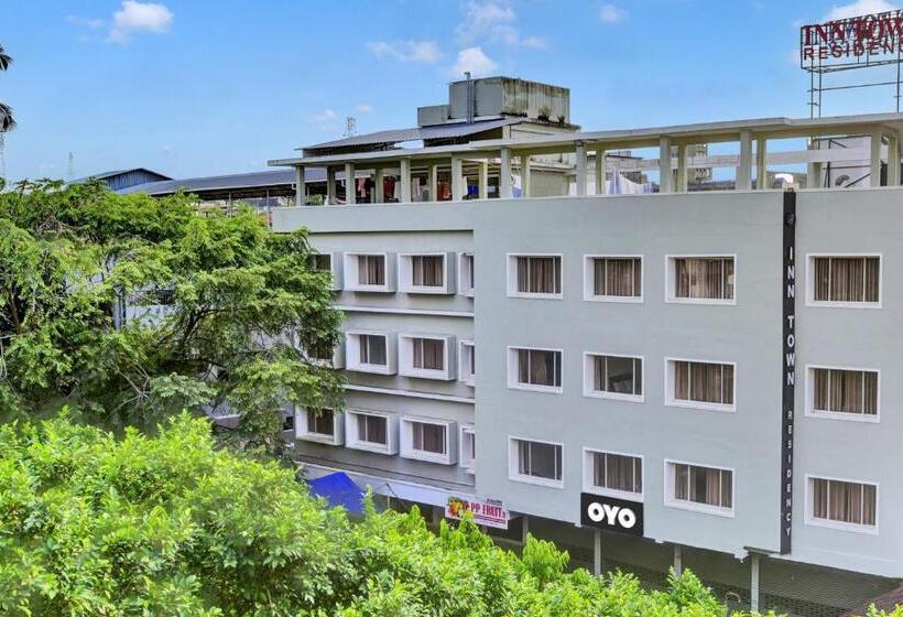 هتل Spot On Inn Town Residency