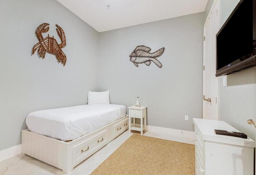 Отель The Center Of Paradise