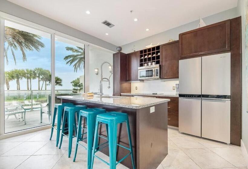 Отель The Center Of Paradise