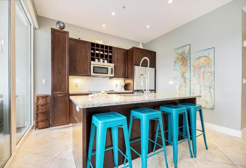 Отель The Center Of Paradise