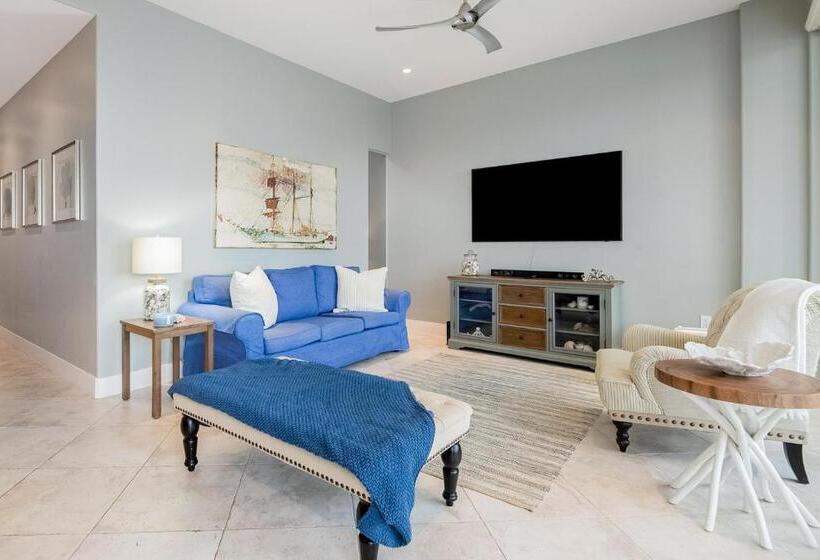 Отель The Center Of Paradise