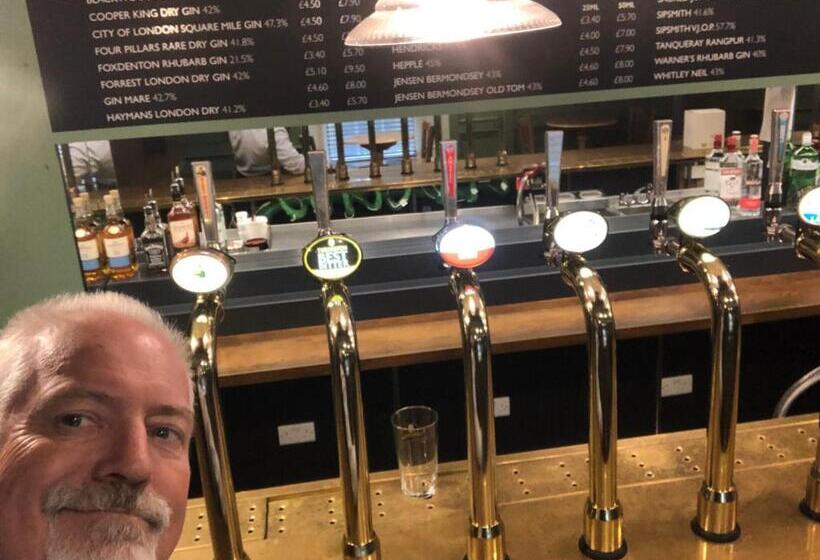 Отель The Fox Hall Inn