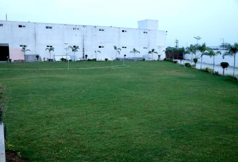 בית מלון כפרי The Prince Highway